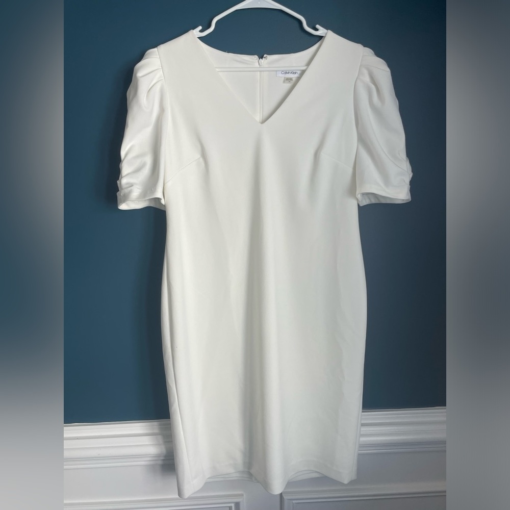 White Stretchy Sheath Dress with Short Puff Sleeves